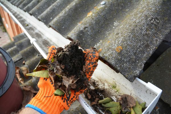 Cost of Seamless Gutter Cleaning in Franklin
